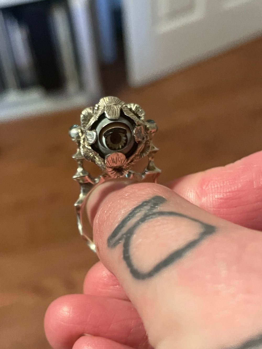 This shit blinks ring - Picture 3 of 3